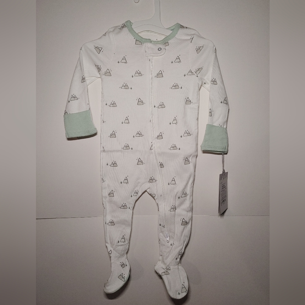6 pack Gender Neutral Sleepers size 6-9